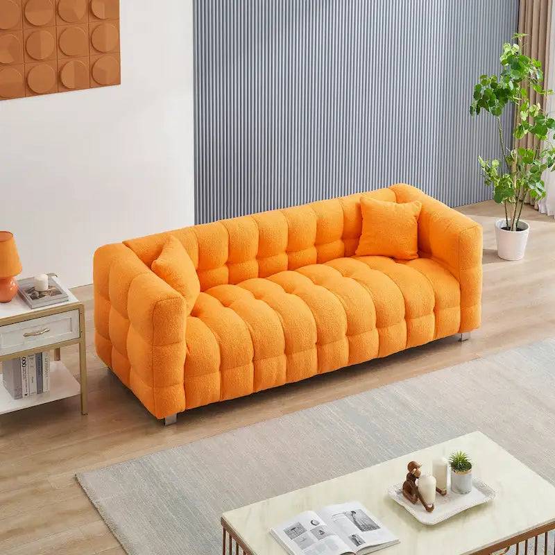Sofá de 3 plazas de tela teddy naranja con dos cojines