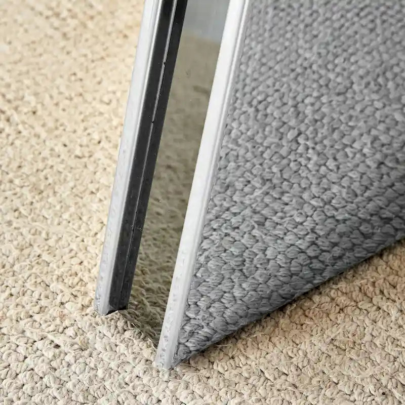 Mesa de comedor de piedra sinterizada blanca con patas color plateado