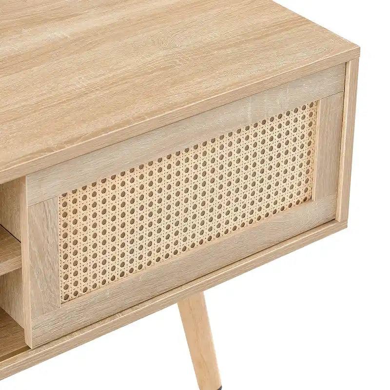 TV-Schrank mit Schiebetüren aus Rattan und verstellbarer Ablage