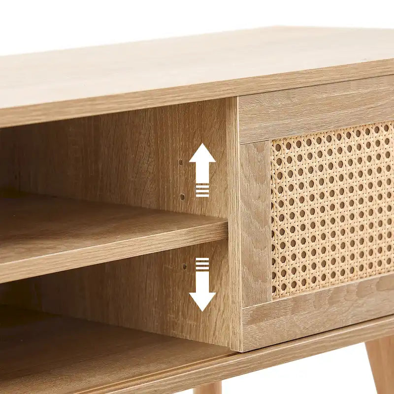TV-Schrank mit Schiebetüren aus Rattan und verstellbarer Ablage