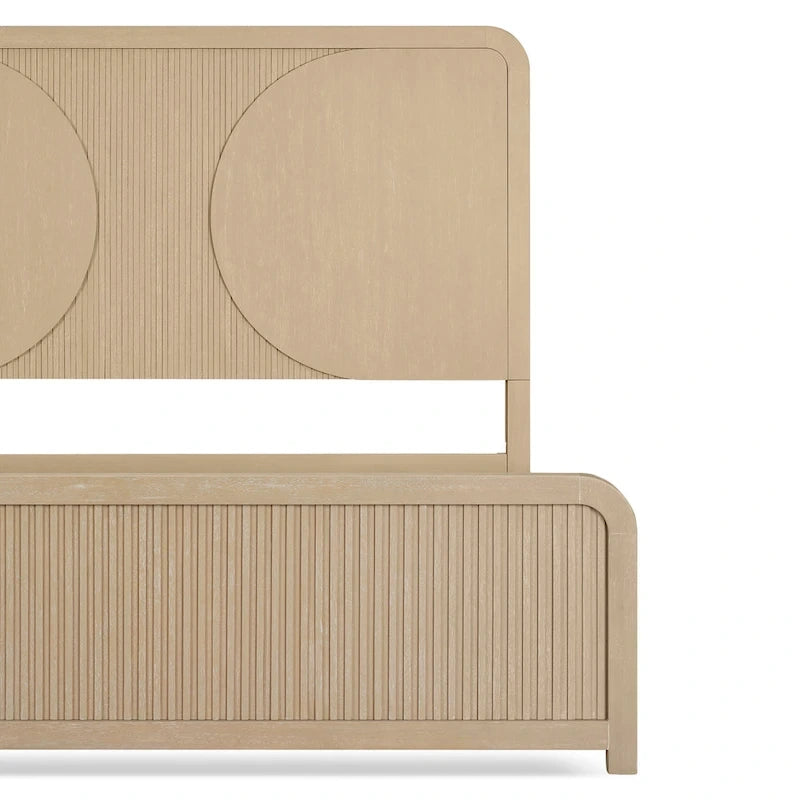Letto a pannelli in legno di rubberwood con dettagli scanalati