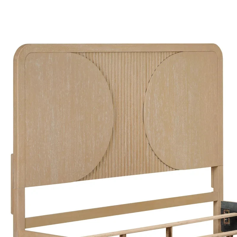 Letto a pannelli in legno di rubberwood con dettagli scanalati