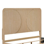 Letto a pannelli in legno di rubberwood con dettagli scanalati
