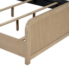 Letto a pannelli in legno di rubberwood con dettagli scanalati
