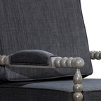 Poltrona in tessuto con struttura in legno