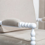 Poltrona in tessuto con struttura in legno