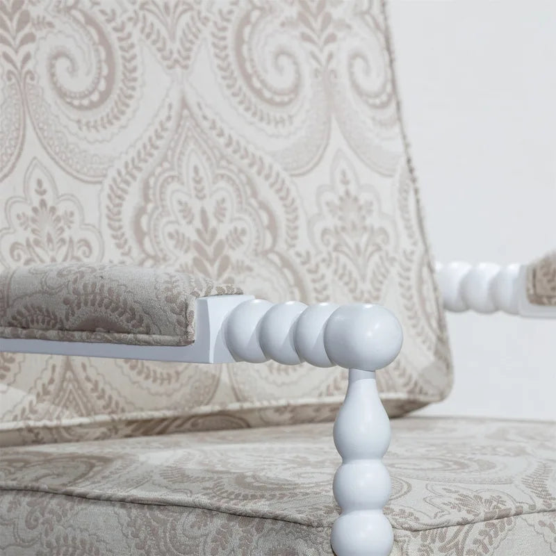 Poltrona in tessuto con struttura in legno