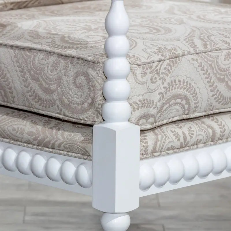 Poltrona in tessuto con struttura in legno