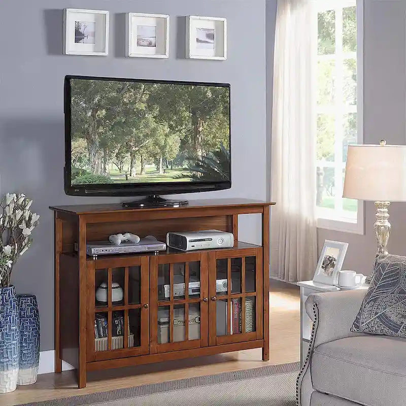 Mueble para TV con gabinetes con puertas de vidrio y estantes abiertos
