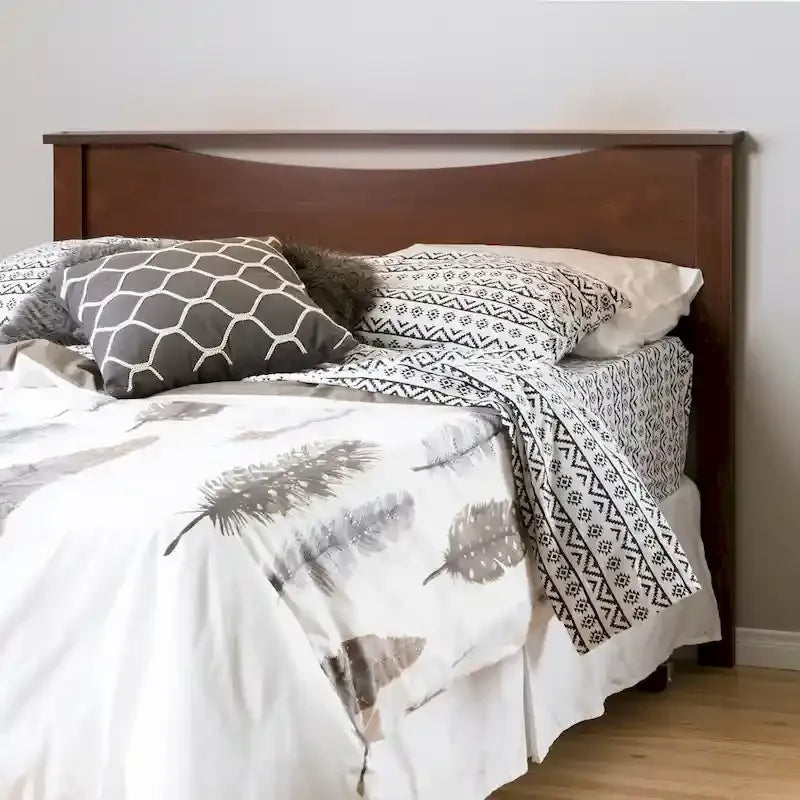 Kopfteil für ein Queensize-Bett mit geschwungener Aussparung