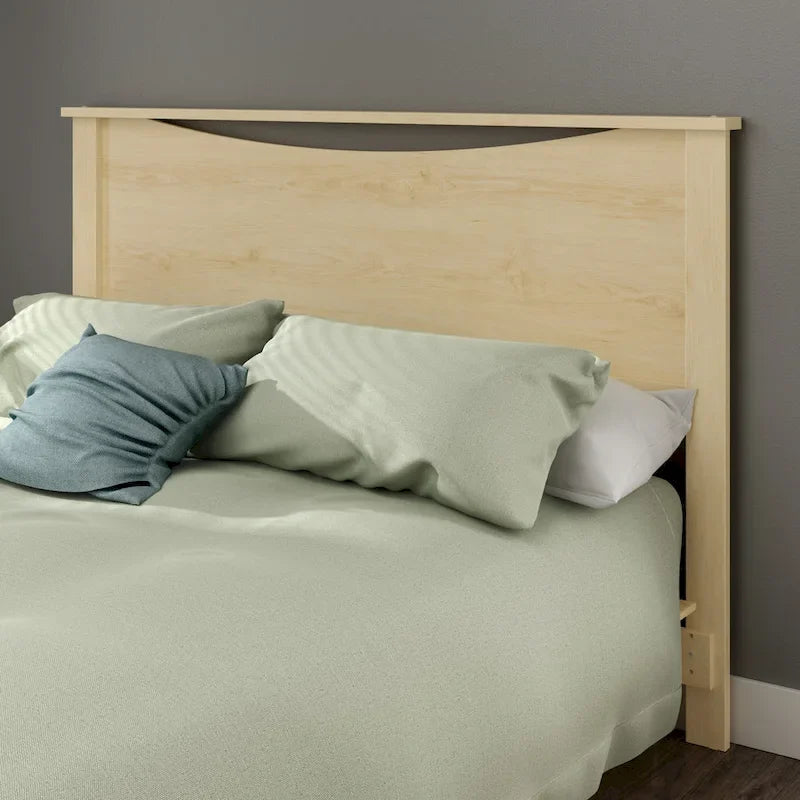 Kopfteil für ein Queensize-Bett mit geschwungener Aussparung