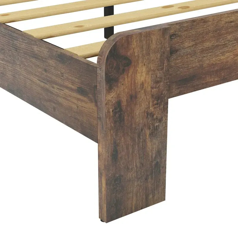 Struttura letto a piattaforma marrone scuro con doghe in legno