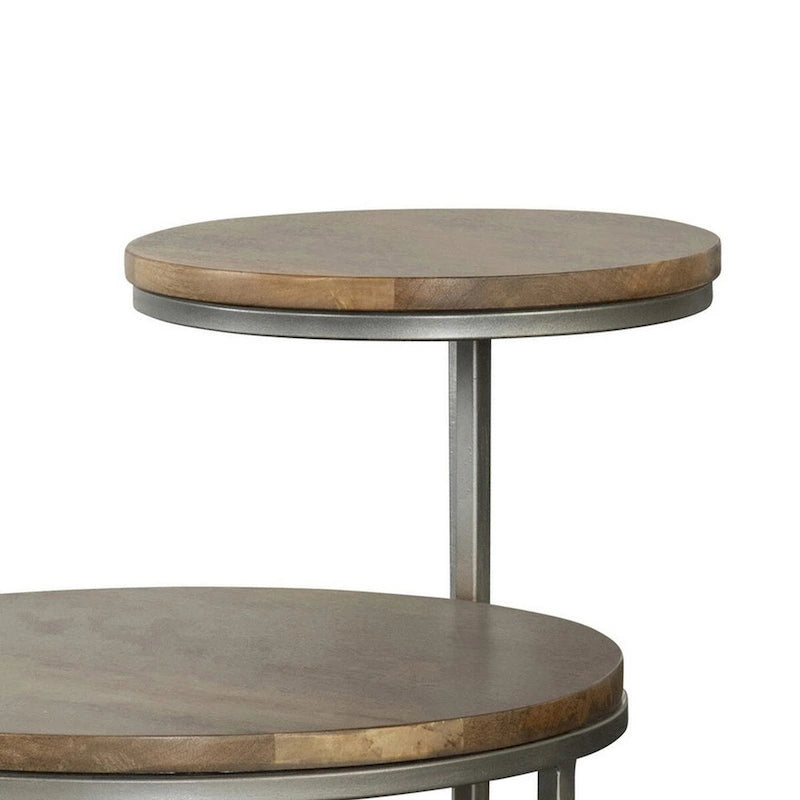Runder Beistelltisch mit zwei Ebenen, braunen Tischplatten und grauem Metallgestell