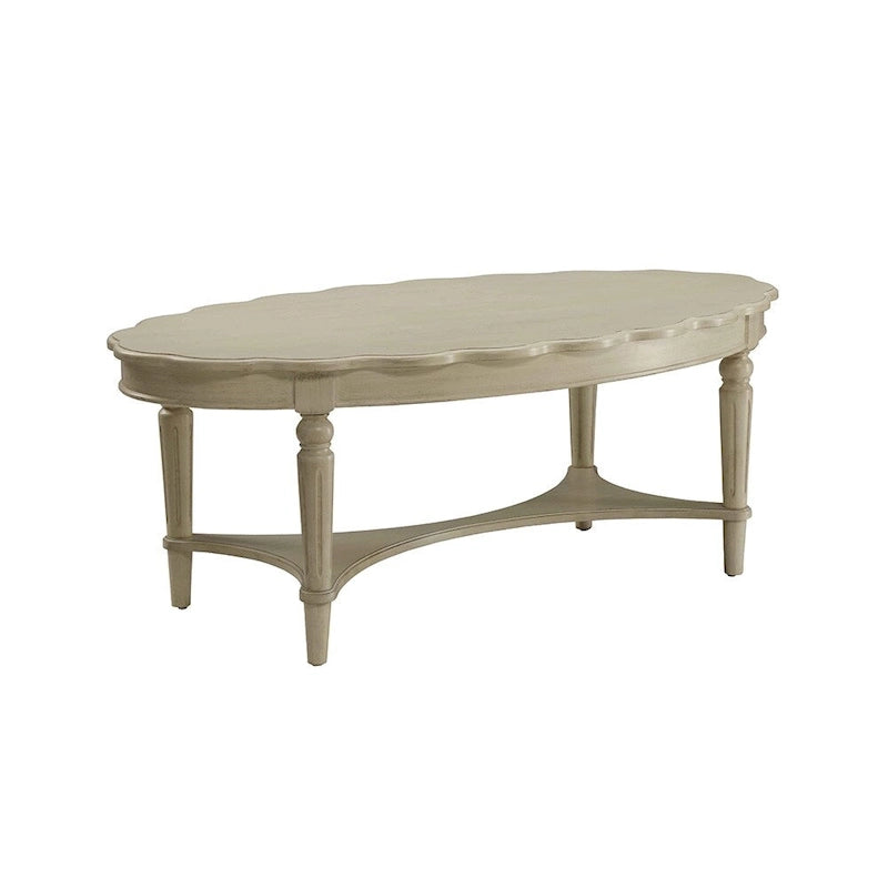 Mesa de centro blanco antiguo con estante inferior