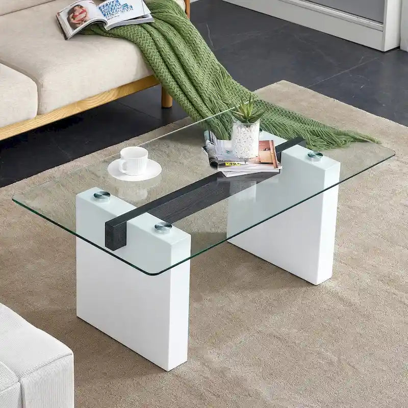 Tavolino da caffè con piano in vetro e supporti in MDF