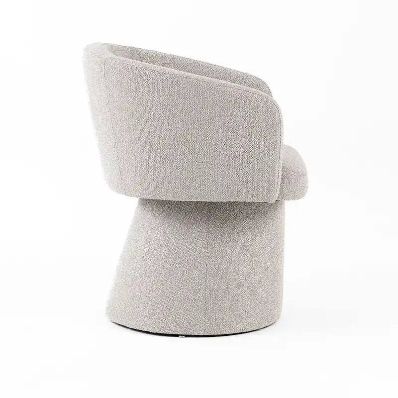 Silla de comedor tapizada gris claro con asiento acolchado